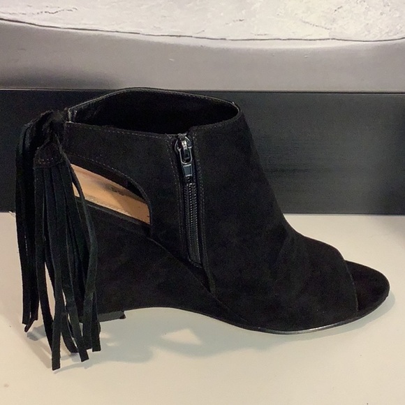 Express Black Faux Suede Wedge Heel Open Toe Fringe Boho Shoe Bootie Sz 9 - Picture 6 of 12